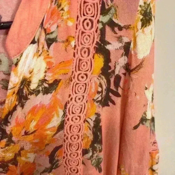 Altar’d State Sz M Peach Floral V-Neck Blouse - Picture 4 of 6